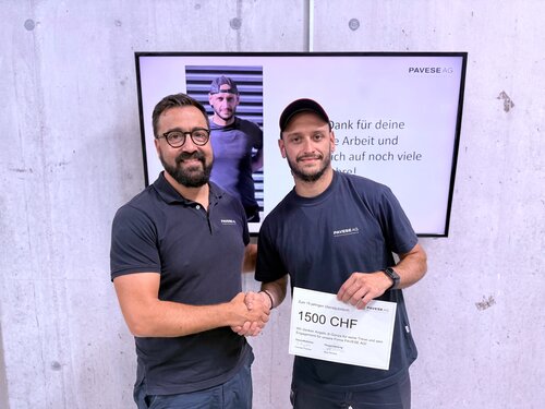 Mitarbeiter feiert 15 jähriges Jubiläum-Am 14. August durften wir unserem langjährigen Mitarbeiter Angelo Di Conza sein Geschenk zum 15 jährigen Dienstjubiläum überreichen.